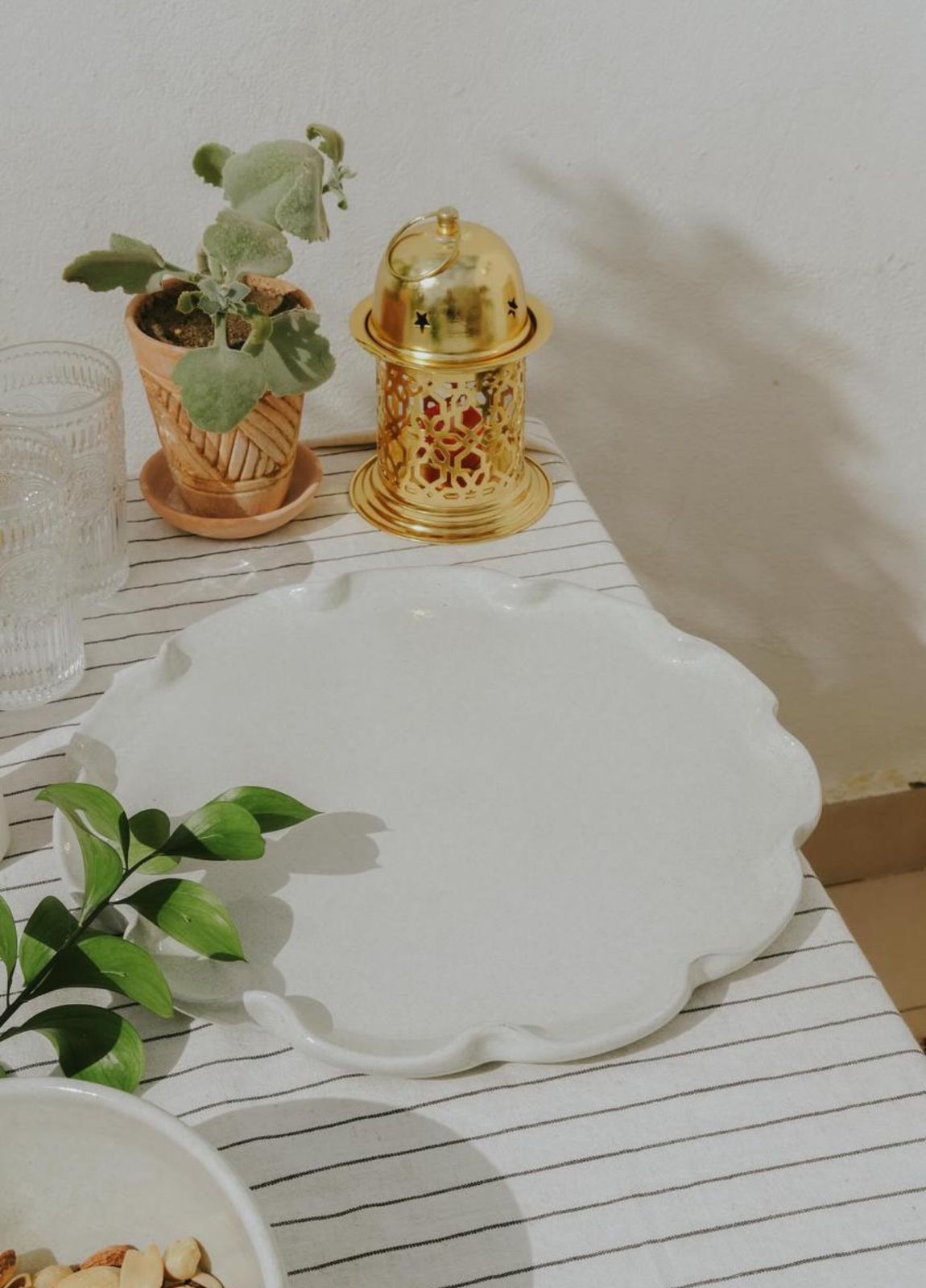 Rounded Platter in White Glossy