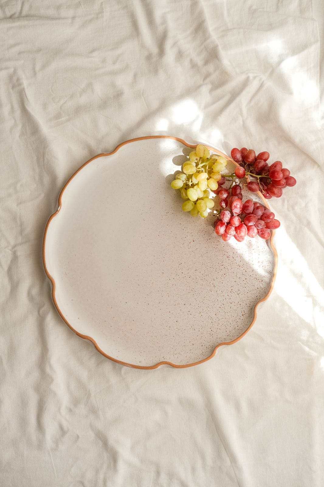 Rounded Platter in White Matte * Brown Rims