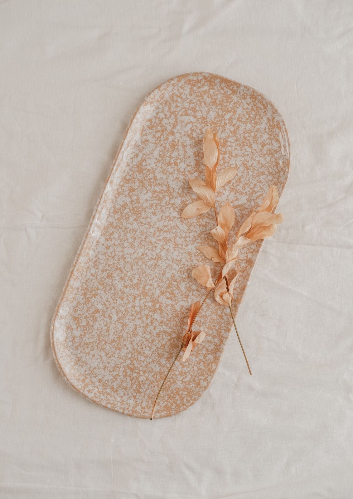 Curved Platter in Beige