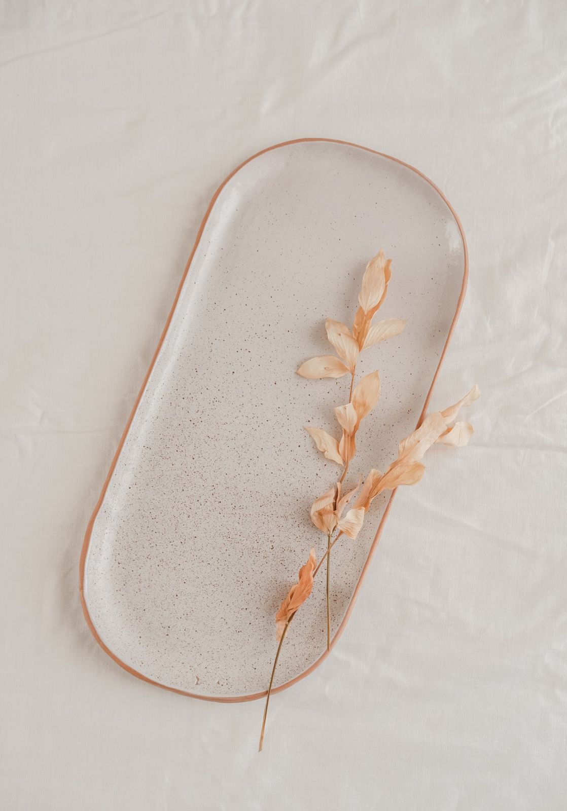 Curved Platter in White Matte * Brown Rims