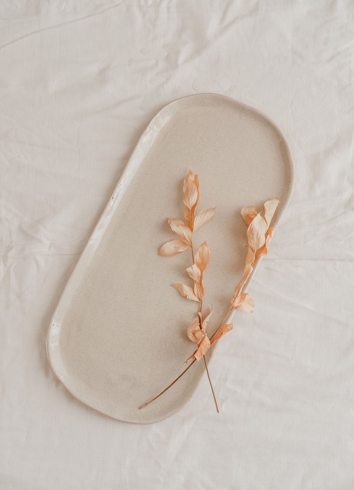 Curved Platter in Off White