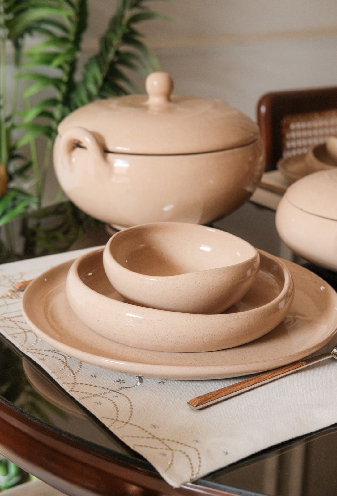 Wavy Dining Set in Beige