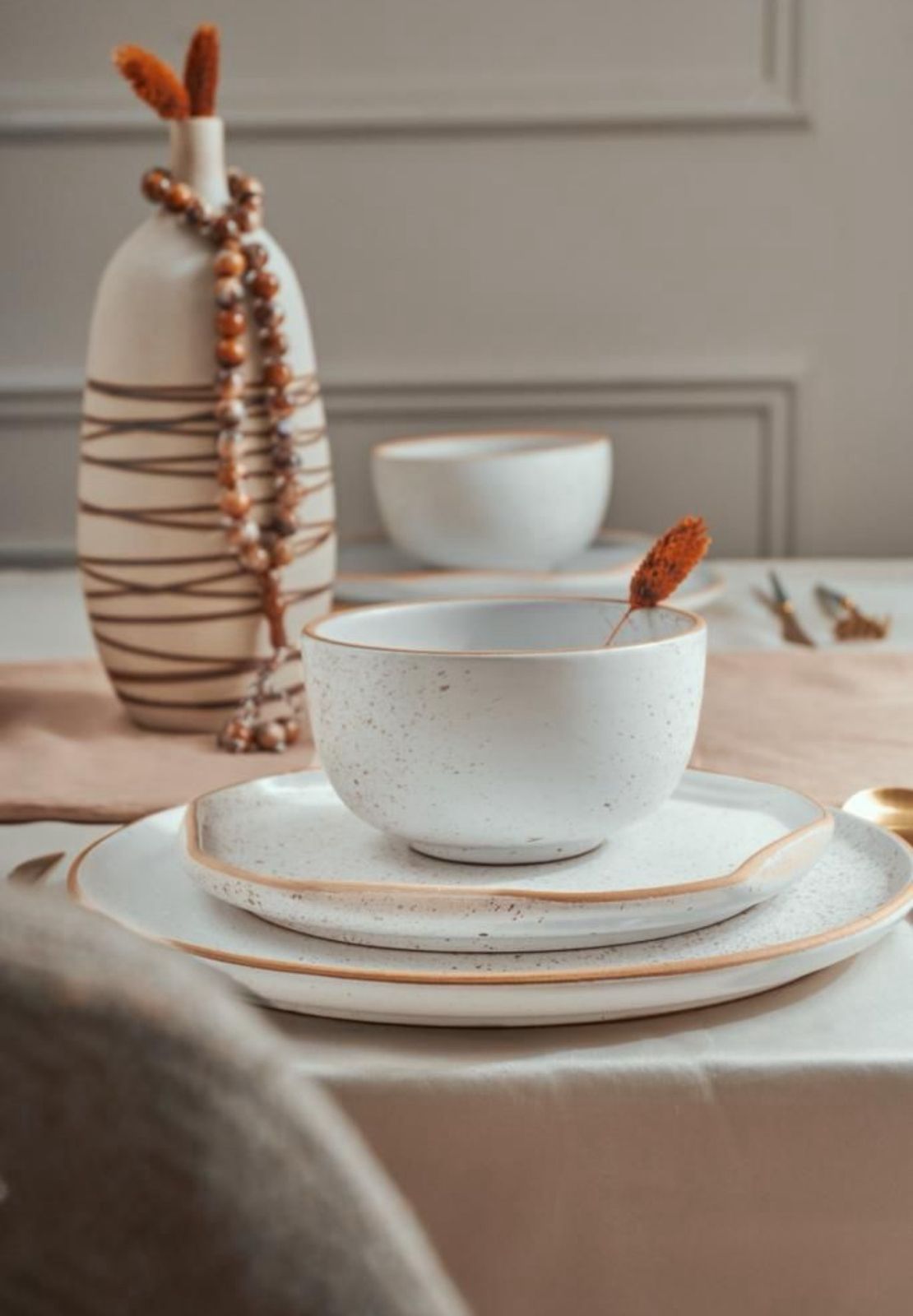 Irish Dining Set in White * Beige Rims
