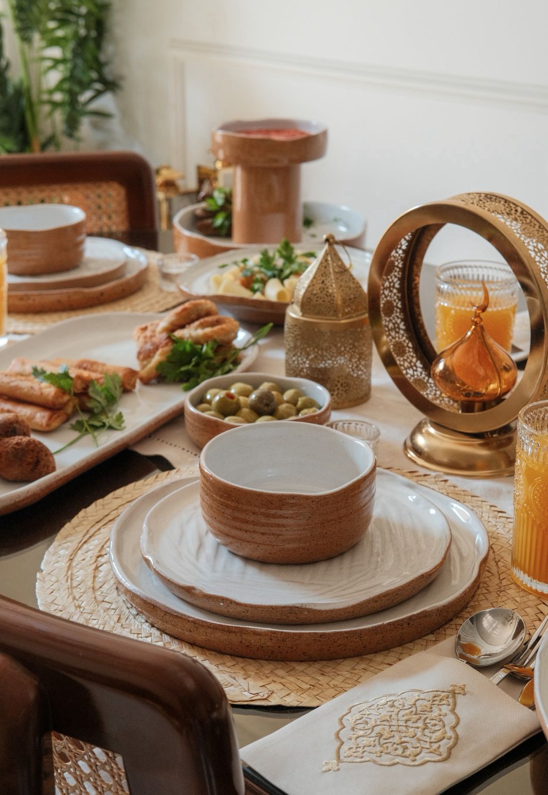 Muddy Dining Set, handmade pottery by Galini