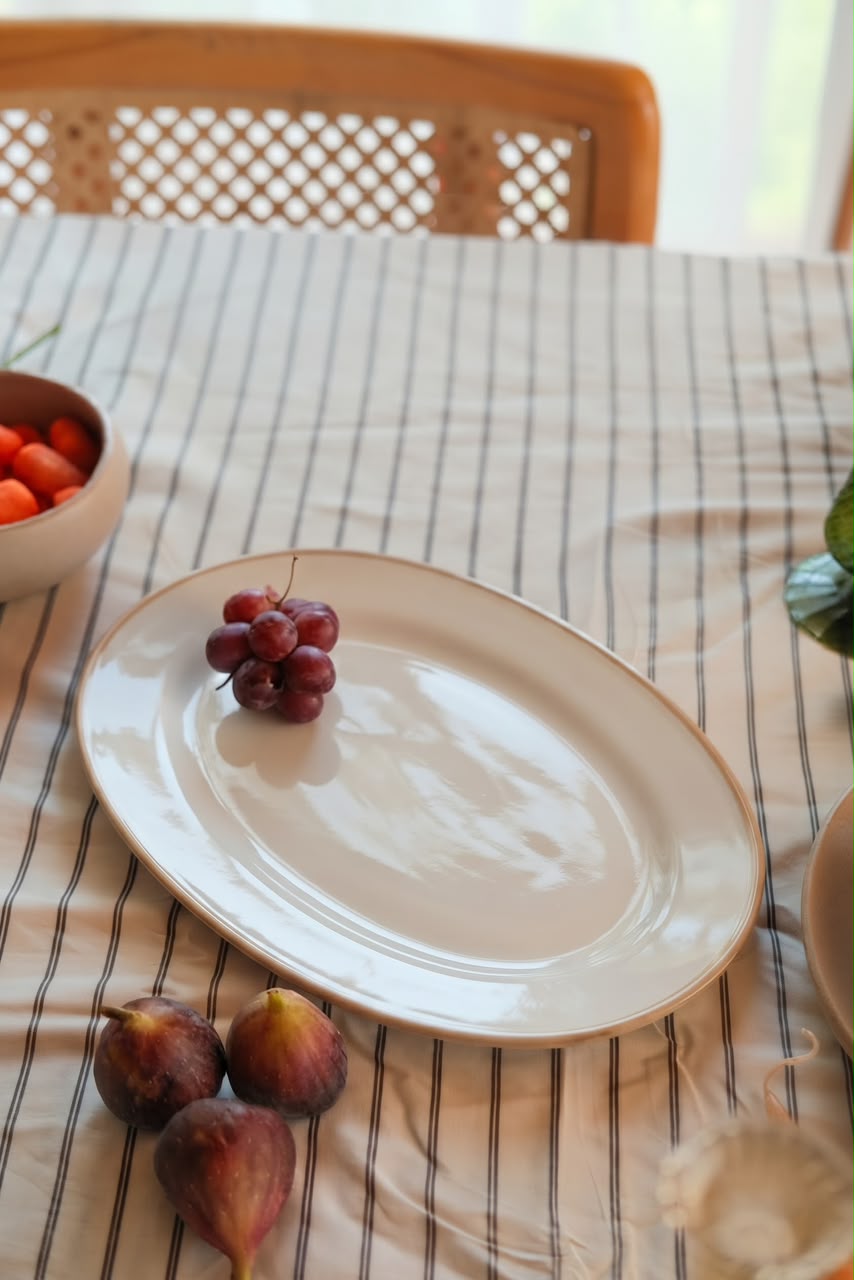 Oval Platter in Off White with Beige Rims