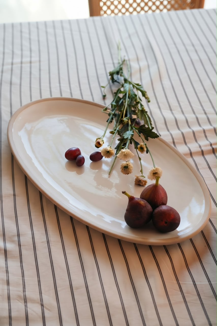 Oval Platter in Off White with Beige Rims